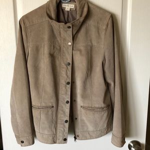 Leather shirtwaist jacket with pockets.